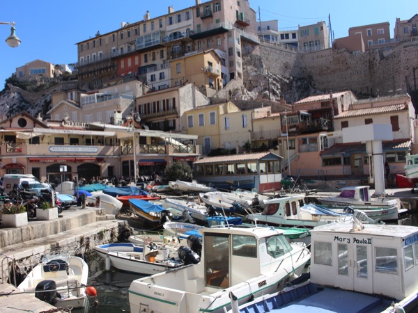 Marseille, coté plage et cabanons au Vallon des Auffes